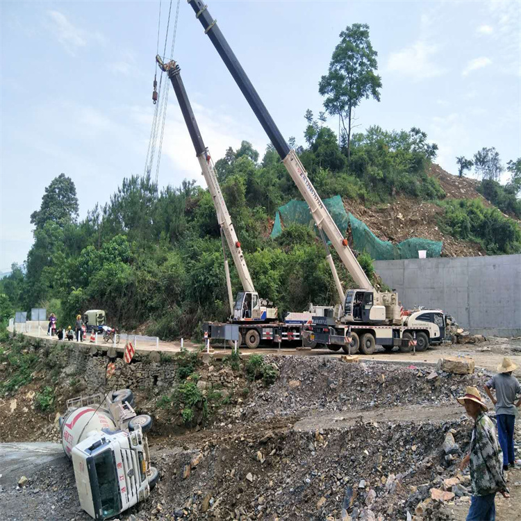 安新县汽车掉沟里叫吊车救援要多少钱